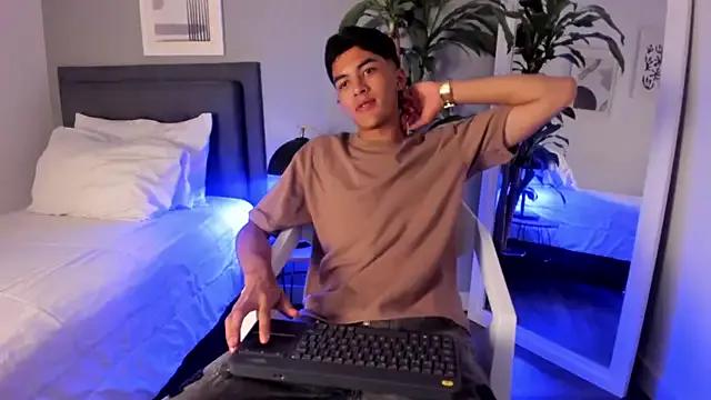 Tylerffoxx webcams show profile image 