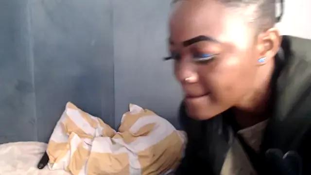 Tyllorsavage from StripChat is Freechat