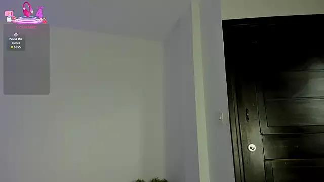 Explore our live girls sluts from our Custom and Multi clubs and checkout exclusive access to highly interactive content, such as shape, hair, titties, pussy type and many more.