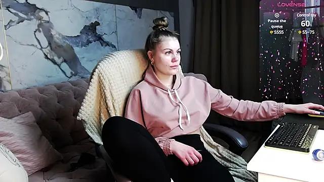 Explore our live girls sluts from our Custom and Multi clubs and checkout exclusive access to highly interactive content, such as shape, hair, titties, pussy type and many more.