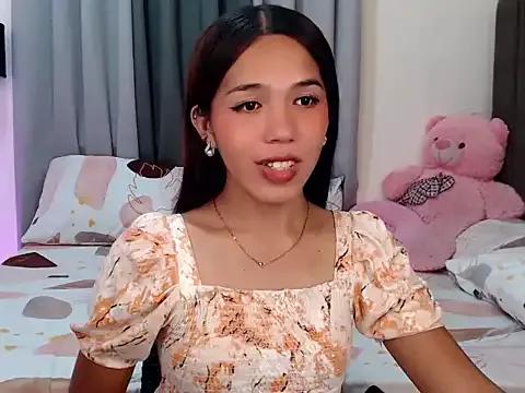 Urswtasian_chesca webcams show profile image 