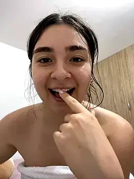 Photos of Valentina_ro from StripChat is Freechat