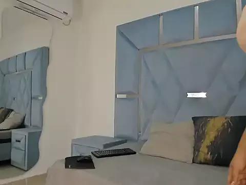 Explore our live girls sluts from our Custom and Multi clubs and checkout exclusive access to highly interactive content, such as shape, hair, titties, pussy type and many more.