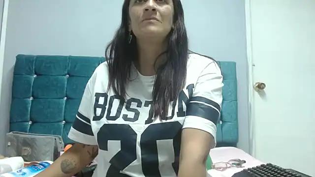Explore our live girls sluts from our Custom and Multi clubs and checkout exclusive access to highly interactive content, such as shape, hair, titties, pussy type and many more.