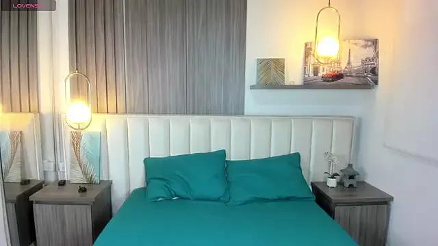 valentinna_kym from StripChat is Freechat