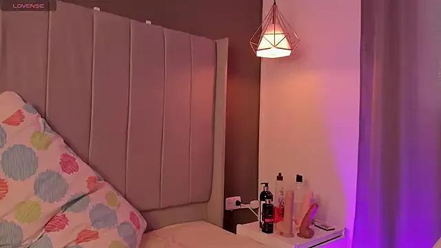 valeria_rouse28 from StripChat is Freechat