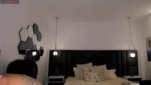 Explore our live girls sluts from our Custom and Multi clubs and checkout exclusive access to highly interactive content, such as shape, hair, titties, pussy type and many more.