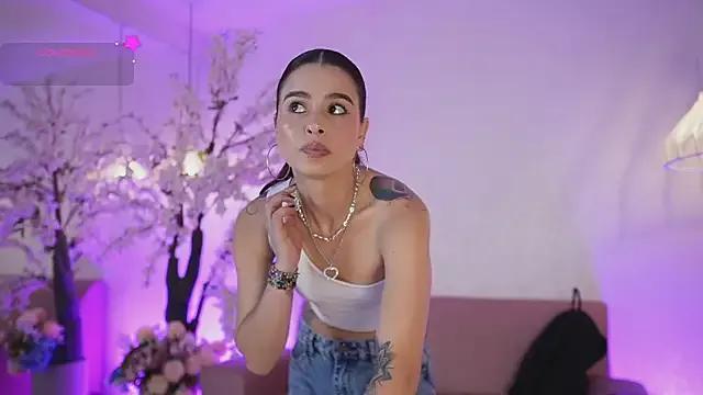 Explore our live girls sluts from our Custom and Multi clubs and checkout exclusive access to highly interactive content, such as shape, hair, titties, pussy type and many more.
