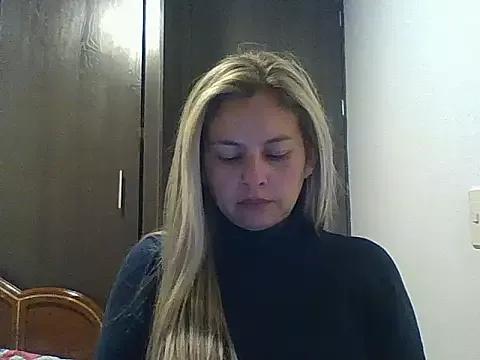 Explore our live girls sluts from our Custom and Multi clubs and checkout exclusive access to highly interactive content, such as shape, hair, titties, pussy type and many more.