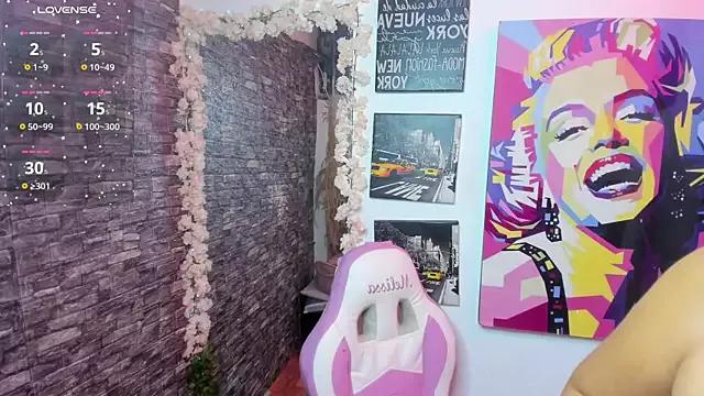 Explore our live girls sluts from our Custom and Multi clubs and checkout exclusive access to highly interactive content, such as shape, hair, titties, pussy type and many more.