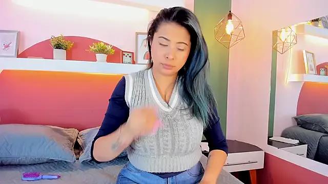 Explore our live girls sluts from our Custom and Multi clubs and checkout exclusive access to highly interactive content, such as shape, hair, titties, pussy type and many more.