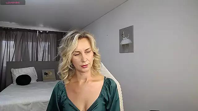 Vanessa_Nowak from StripChat is Freechat