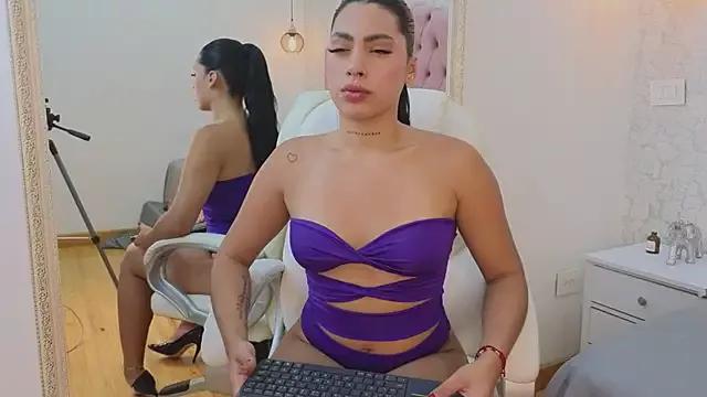 Explore our live girls sluts from our Custom and Multi clubs and checkout exclusive access to highly interactive content, such as shape, hair, titties, pussy type and many more.