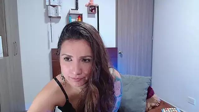 Explore our live girls sluts from our Custom and Multi clubs and checkout exclusive access to highly interactive content, such as shape, hair, titties, pussy type and many more.