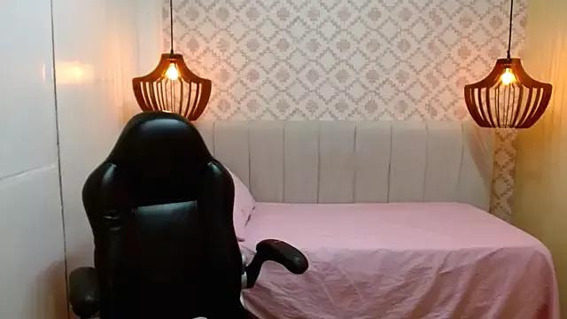 Explore our live girls sluts from our Custom and Multi clubs and checkout exclusive access to highly interactive content, such as shape, hair, titties, pussy type and many more.