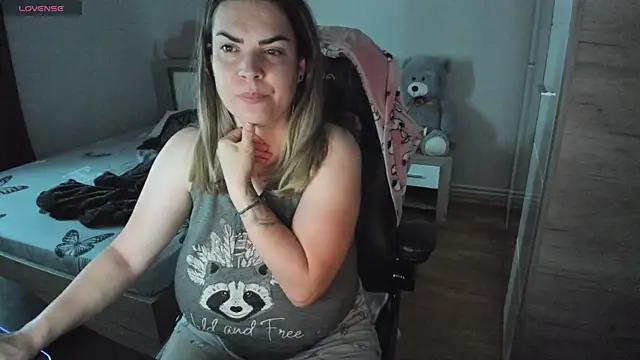 Explore our live girls sluts from our Custom and Multi clubs and checkout exclusive access to highly interactive content, such as shape, hair, titties, pussy type and many more.