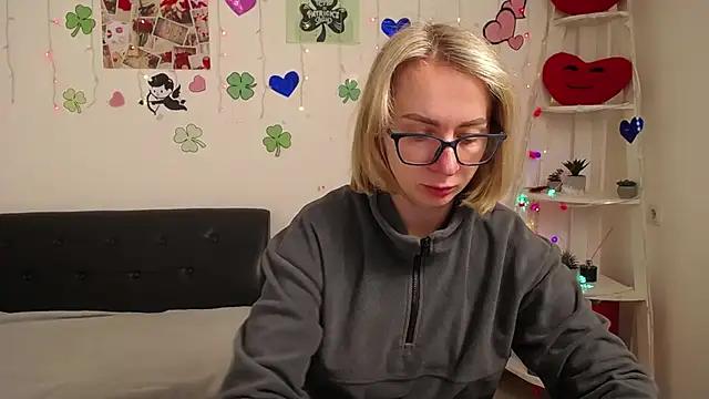 Explore our live girls sluts from our Custom and Multi clubs and checkout exclusive access to highly interactive content, such as shape, hair, titties, pussy type and many more.