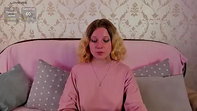 Velvet_peach_ from StripChat