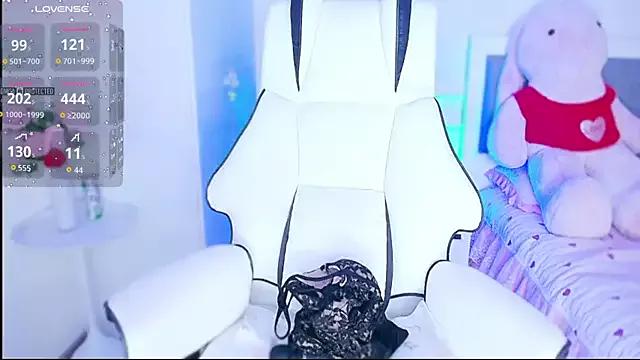 Explore our live girls sluts from our Custom and Multi clubs and checkout exclusive access to highly interactive content, such as shape, hair, titties, pussy type and many more.