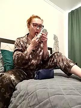 VelvetKarolina from StripChat