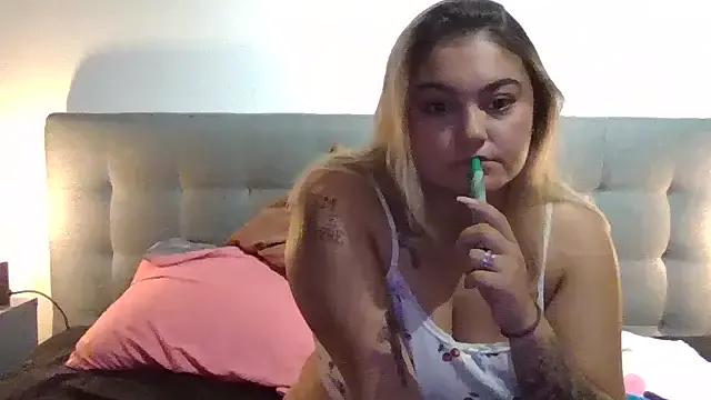 Explore our live girls sluts from our Custom and Multi clubs and checkout exclusive access to highly interactive content, such as shape, hair, titties, pussy type and many more.
