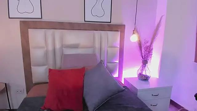 Photos of VelvettCrowee from StripChat is Freechat