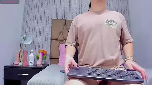 veneno_hot from StripChat