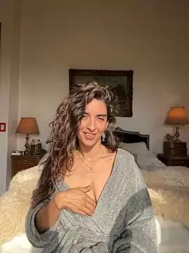 Explore our live girls sluts from our Custom and Multi clubs and checkout exclusive access to highly interactive content, such as shape, hair, titties, pussy type and many more.