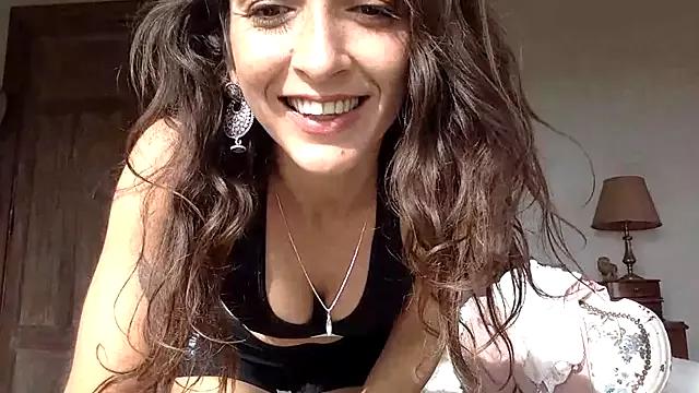Explore our live girls sluts from our Custom and Multi clubs and checkout exclusive access to highly interactive content, such as shape, hair, titties, pussy type and many more.