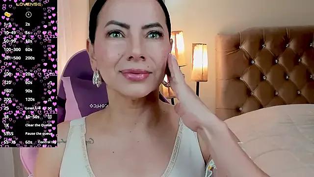 veronika_naughty from StripChat is Freechat