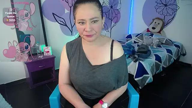 Explore our live girls sluts from our Custom and Multi clubs and checkout exclusive access to highly interactive content, such as shape, hair, titties, pussy type and many more.