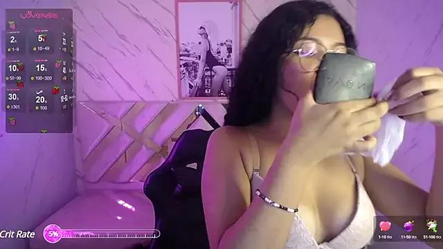 Explore our live girls sluts from our Custom and Multi clubs and checkout exclusive access to highly interactive content, such as shape, hair, titties, pussy type and many more.