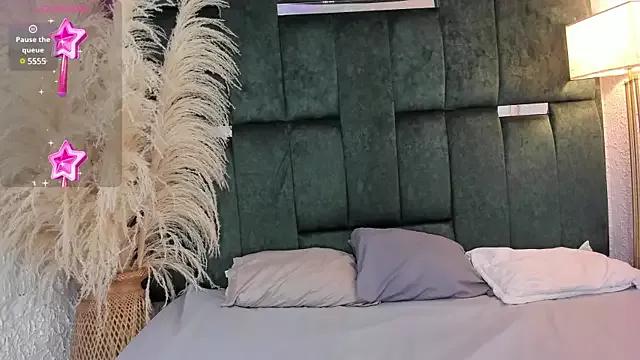 Explore our live girls sluts from our Custom and Multi clubs and checkout exclusive access to highly interactive content, such as shape, hair, titties, pussy type and many more.