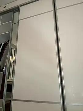 Viki8989sweet from StripChat