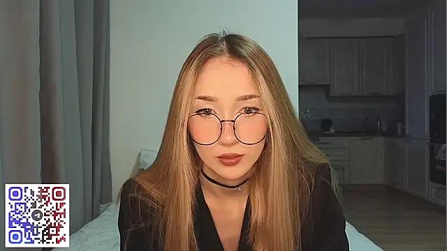 VikiSea from StripChat