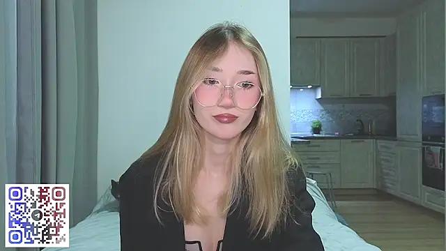 VikiSea from StripChat