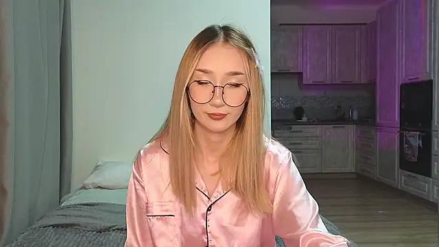 VikiSea from StripChat