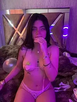 Explore our live girls sluts from our Custom and Multi clubs and checkout exclusive access to highly interactive content, such as shape, hair, titties, pussy type and many more.