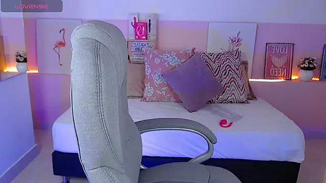 Explore our live girls sluts from our Custom and Multi clubs and checkout exclusive access to highly interactive content, such as shape, hair, titties, pussy type and many more.