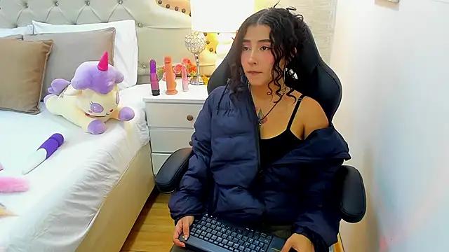 Explore our live girls sluts from our Custom and Multi clubs and checkout exclusive access to highly interactive content, such as shape, hair, titties, pussy type and many more.