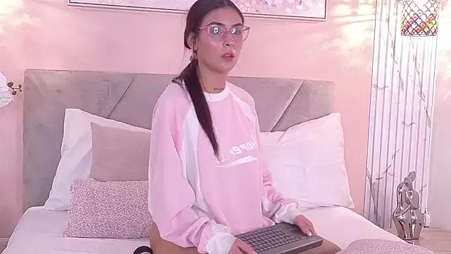 Explore our live girls sluts from our Custom and Multi clubs and checkout exclusive access to highly interactive content, such as shape, hair, titties, pussy type and many more.