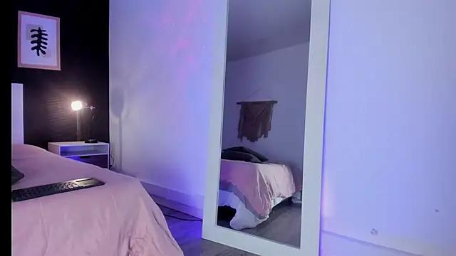 Explore our live girls sluts from our Custom and Multi clubs and checkout exclusive access to highly interactive content, such as shape, hair, titties, pussy type and many more.