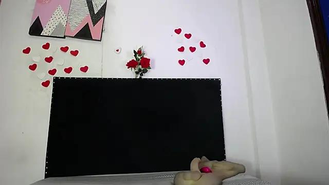Explore our live girls sluts from our Custom and Multi clubs and checkout exclusive access to highly interactive content, such as shape, hair, titties, pussy type and many more.