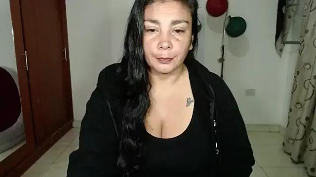 Explore our live girls sluts from our Custom and Multi clubs and checkout exclusive access to highly interactive content, such as shape, hair, titties, pussy type and many more.