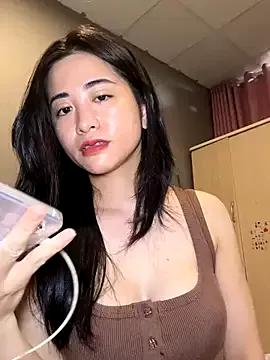 Voyerra_g webcams show profile image 