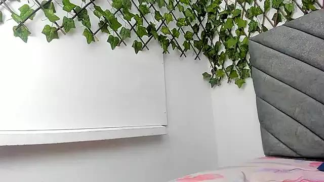 Explore our live girls sluts from our Custom and Multi clubs and checkout exclusive access to highly interactive content, such as shape, hair, titties, pussy type and many more.