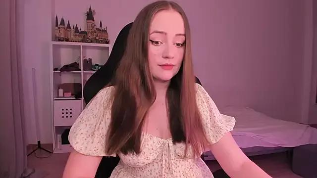 WalkingGirl from StripChat is Freechat