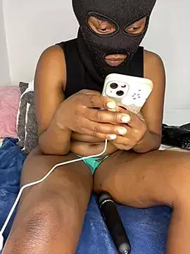 wellbuiltDiosa from StripChat
