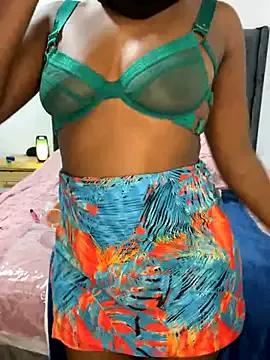 wellbuiltDiosa from StripChat is Freechat