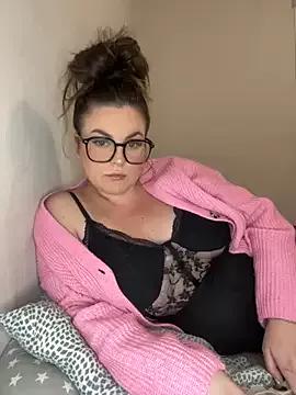 whitequeen_xxx from StripChat is Freechat